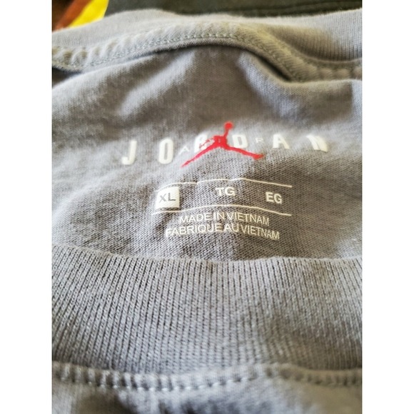 Michael Jordon Basketball T-Shirt - Picture 2 of 4